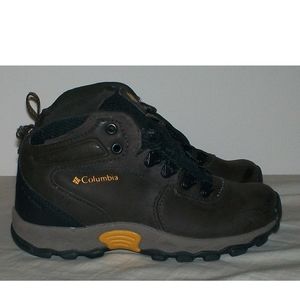 COLUMBIA BOOTS SIZE 13C